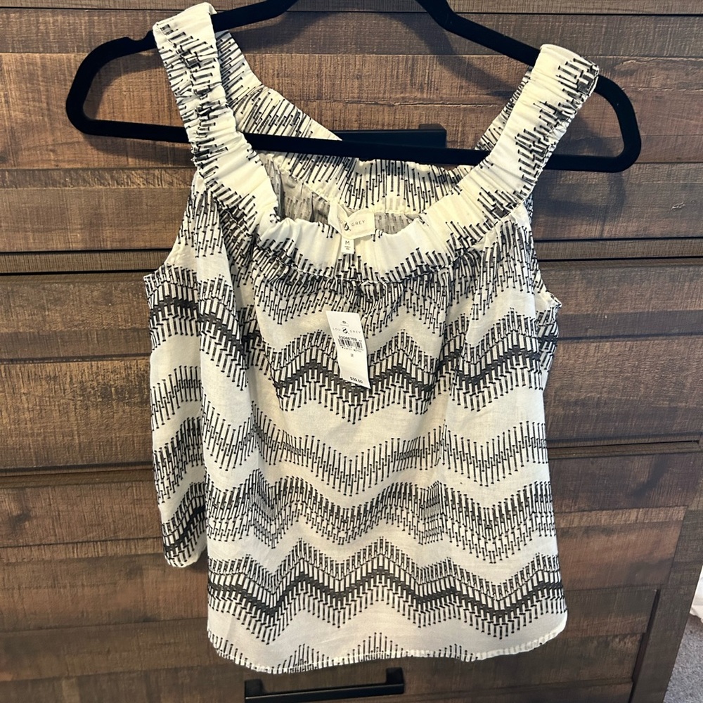 NWT Lou & Grey top medium